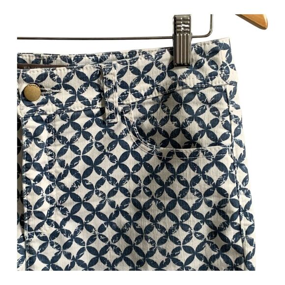 Chicos Fabulously Slimming Pants SIZE 0 SMALL Blue White Geometric Casual Jeans - Picture 4 of 14